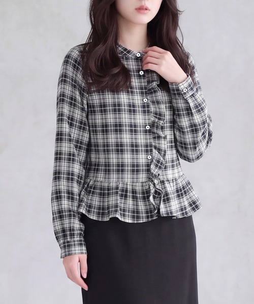 TRUDEA(トルディア)の「フリルシャツブラウス(チェック/ストライプ/無地)(シャツ/ブラウス・レディース・ブルー/サックスブルー/ブラック・MEDIUM)」の19枚目の写真