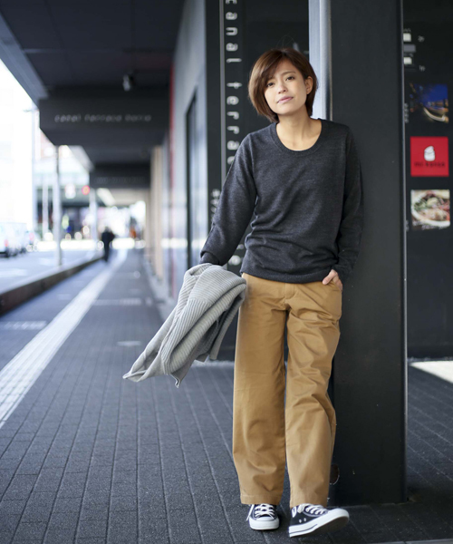 Denime（ドゥニーム）の「ソフトタッチクルーネックニット（ニット/セーター・レディース・ダークグリーン/グレー/アイボリー/ブラック・FREE）」の9枚目の写真