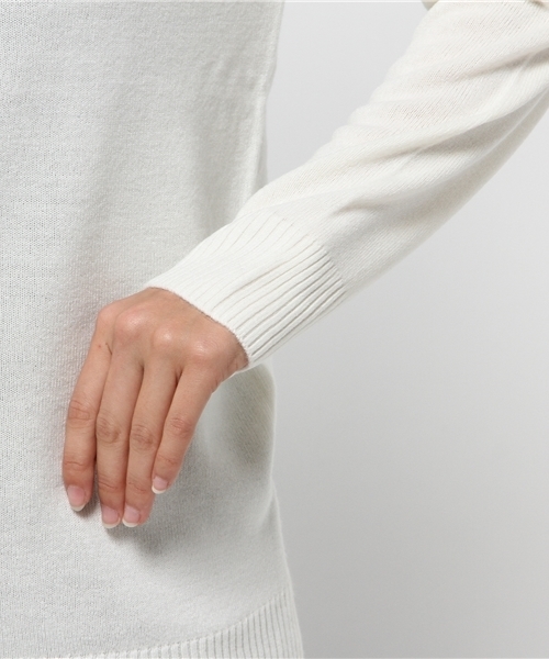 Denime（ドゥニーム）の「ソフトタッチクルーネックニット（ニット/セーター・レディース・ダークグリーン/グレー/アイボリー/ブラック・FREE）」の18枚目の写真