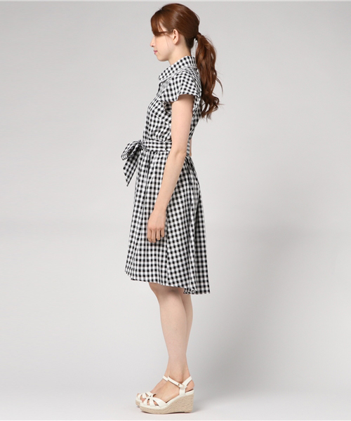 LODISPOTTO(ロディスポット)の「ラッフルシャツワンピース(シャツワンピース・レディース・ブラック/ライトブルー・MEDIUM)」の4枚目の写真