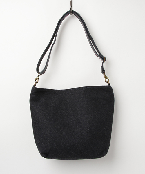 LBC（エルビーシー）の「【Harris Tweed】ハリスツイード 2WAYバッグ     （ショルダーバッグ・レディース・グレー/レッド/ブルー・FREE）」の9枚目の写真