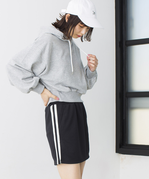 WEGO（ウィゴー）の「WEGO/サイドラインスカパン（スカート・レディース・ブラック/ネイビー/レッド/ピンク/トリコロール/レッド系その他/ブラック系その他/ホワイト・FREE）」の2枚目の写真