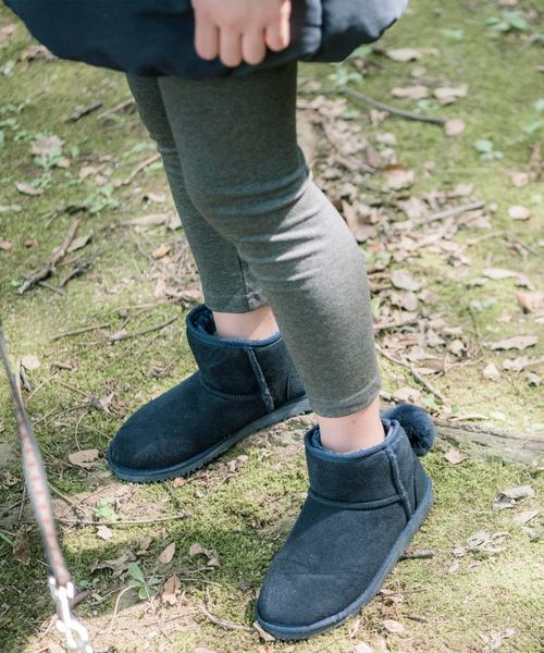 Catherine Cottage（キャサリンコテージ）の「ムートン風ボアブーツ バックファー（ブーツ・キッズ・ベージュ/ネイビー/ピンク・23/24/22/20/19/21）」の3枚目の写真