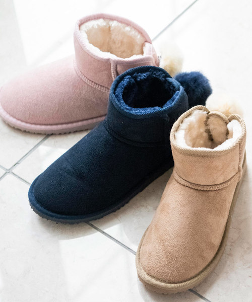 Catherine Cottage（キャサリンコテージ）の「ムートン風ボアブーツ バックファー（ブーツ・キッズ・ベージュ/ネイビー/ピンク・23/24/22/20/19/21）」の4枚目の写真