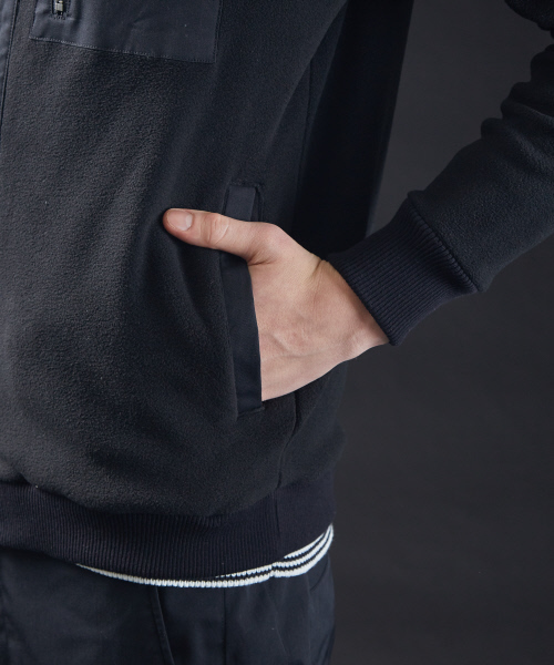 5351 POUR LES HOMMES（ゴーサンゴーイチプールオム）の「マイクロフリース×キルティングパーカー（パーカー・メンズ・チャコールグレー/ブラック・44/46/48/50）」の9枚目の写真