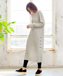 サイドボタン付きワッフル編みスリットロングニットワンピース