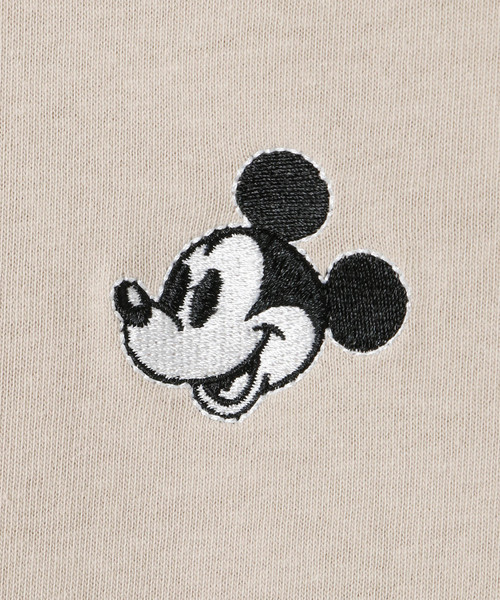 Disney(ディズニー)の「Disney(ディズニー)ワンポイントミッキービッグTシャツ(Tシャツ/カットソー)」 WEAR Disney(ディズニー)の「Disney(ディズニー)ワンポイントミッキービッグTシャツ(Tシャツ/カットソー)」 WEAR