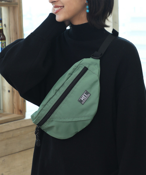MEI（メイ）の「MEI(メイ) ボトムラインナイロンボディバッグ（ボディバッグ/ウエストポーチ・レディース・チャコールグレー/ホワイト/ベージュ/ネイビー/オリーブ/パープル/ブラック/グリーン/グレー/ブラウン/カーキ・ONE SIZE）」の9枚目の写真