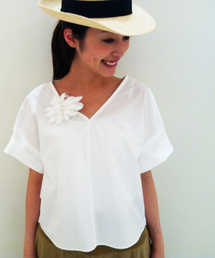 BEARDSLEY | 【&Premium5月号掲載】Vネックシャツ(シャツ/ブラウス)