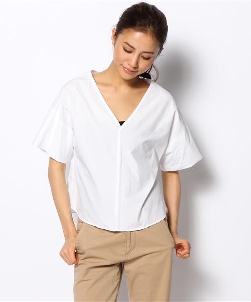 BEARDSLEY（ビアズリー）の「【&Premium5月号掲載】Vネックシャツ（シャツ/ブラウス・レディース・ホワイト/ネイビー・FREE）」の11枚目の写真