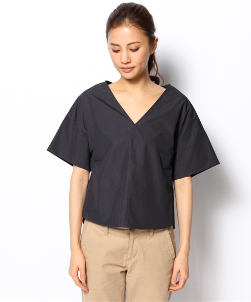 BEARDSLEY（ビアズリー）の「【&Premium5月号掲載】Vネックシャツ（シャツ/ブラウス・レディース・ホワイト/ネイビー・FREE）」の3枚目の写真