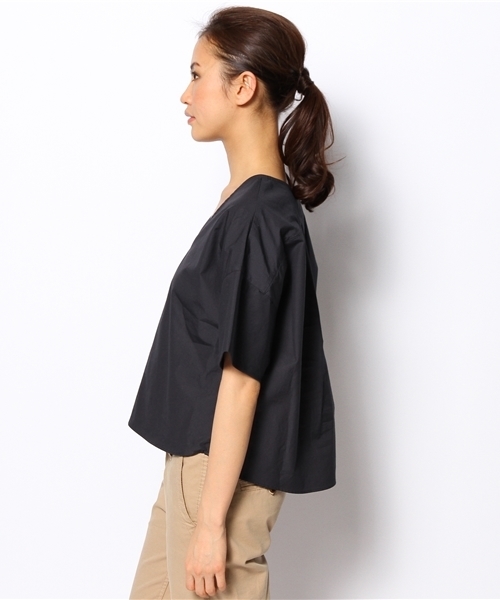 BEARDSLEY（ビアズリー）の「【&Premium5月号掲載】Vネックシャツ（シャツ/ブラウス・レディース・ホワイト/ネイビー・FREE）」の4枚目の写真