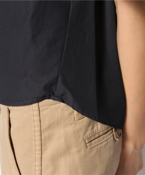 BEARDSLEY（ビアズリー）の「【&Premium5月号掲載】Vネックシャツ（シャツ/ブラウス・レディース・ホワイト/ネイビー・FREE）」の8枚目の写真