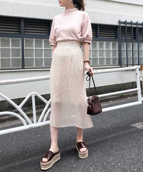 one after another NICE CLAUP（ワンアフターアナザーナイスクラップ）の「異素材フリル 衿トップス（Tシャツ/カットソー・レディース・ベージュ/アイボリー/モカ・FREE）」の4枚目の写真