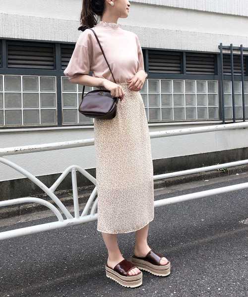 one after another NICE CLAUP（ワンアフターアナザーナイスクラップ）の「異素材フリル 衿トップス（Tシャツ/カットソー・レディース・ベージュ/アイボリー/モカ・FREE）」の5枚目の写真