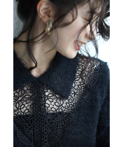 cawaii(カワイイ)の「モヘア風Vネックレースの襟付きニットトップ(ニット/セーター・レディース・ホワイト/ブラック・FREE)」の2枚目の写真
