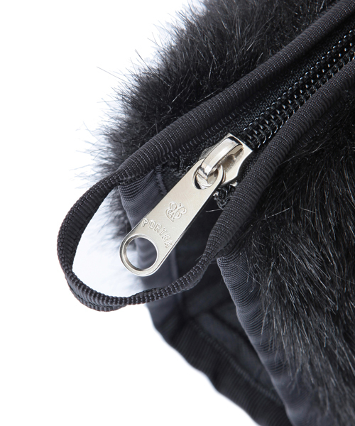 PORTER（ポーター）の「PORTER×BEAMS BOY / フェイクファー ポーチ（ポーチ・レディース・ブラック/ベージュ・ONE SIZE）」の6枚目の写真
