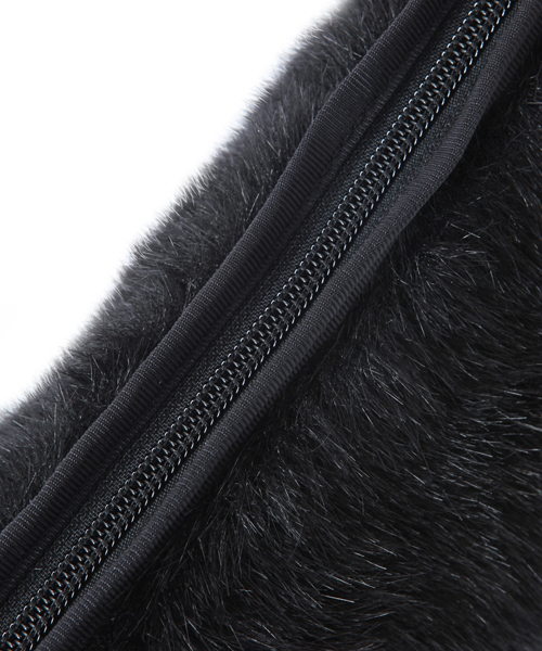 PORTER（ポーター）の「PORTER×BEAMS BOY / フェイクファー ポーチ（ポーチ・レディース・ブラック/ベージュ・ONE SIZE）」の7枚目の写真