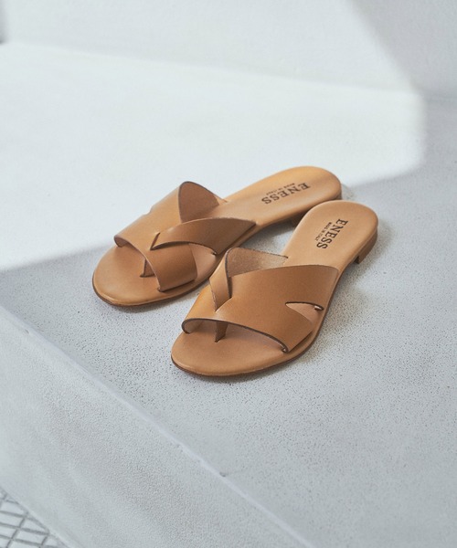 eness（エネス）の「ENESS　レザートングサンダル（サンダル・レディース・ブラック/ブラウン・38/36/37）」の3枚目の写真