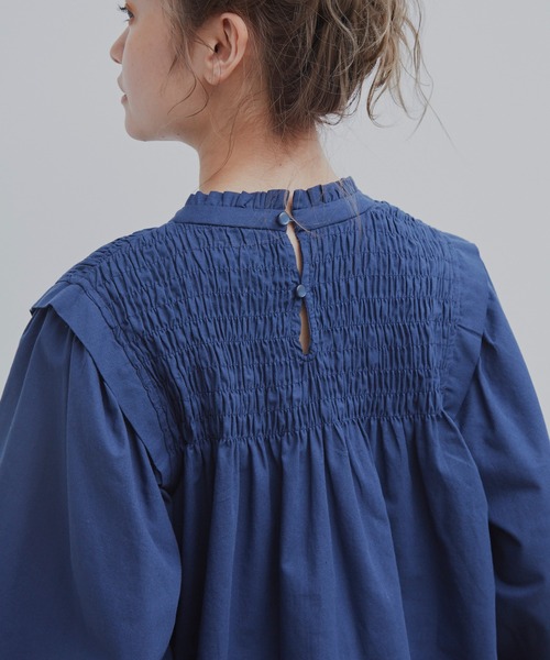 MERLOT（メルロー）の「シャーリングスタンドブラウス（シャツ/ブラウス・レディース・ナチュラル/ネイビー・FREE）」の22枚目の写真