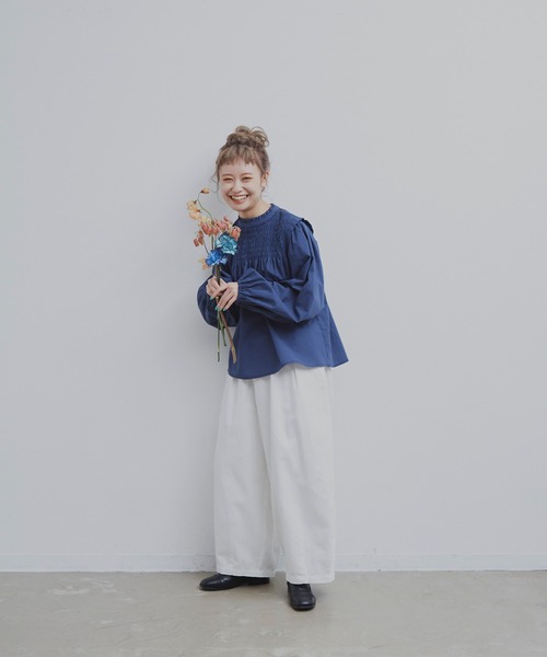 MERLOT（メルロー）の「シャーリングスタンドブラウス（シャツ/ブラウス・レディース・ナチュラル/ネイビー・FREE）」の13枚目の写真