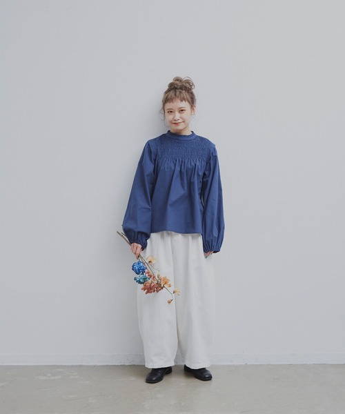 MERLOT（メルロー）の「シャーリングスタンドブラウス（シャツ/ブラウス・レディース・ナチュラル/ネイビー・FREE）」の10枚目の写真