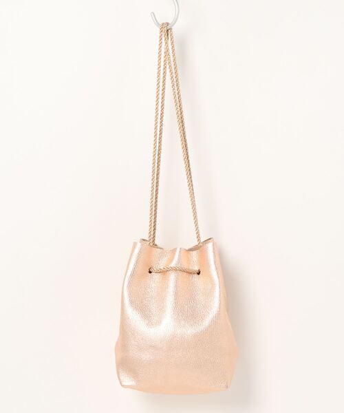 NATURAL BEAUTY BASIC（ナチュラルビューティーベーシック）の「VICEVERSA 巾着型トート（ショルダーバッグ・レディース・ゴールド/ホワイト・ﾌﾘ-）」の3枚目の写真