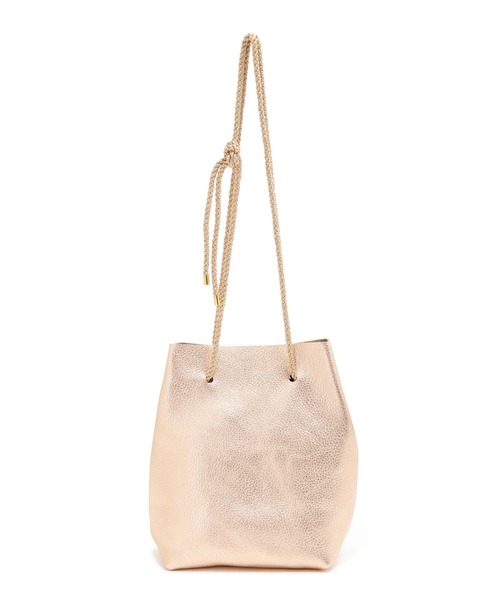 NATURAL BEAUTY BASIC（ナチュラルビューティーベーシック）の「VICEVERSA 巾着型トート（ショルダーバッグ・レディース・ゴールド/ホワイト・ﾌﾘ-）」の15枚目の写真