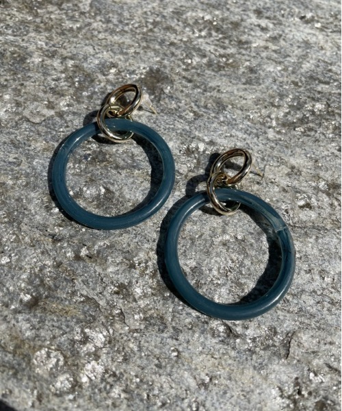 SPIRALGIRL（スパイラルガール）の「マーブルピアス（ピアス（両耳用）・レディース・ベージュ/ブルー・FREE）」の2枚目の写真