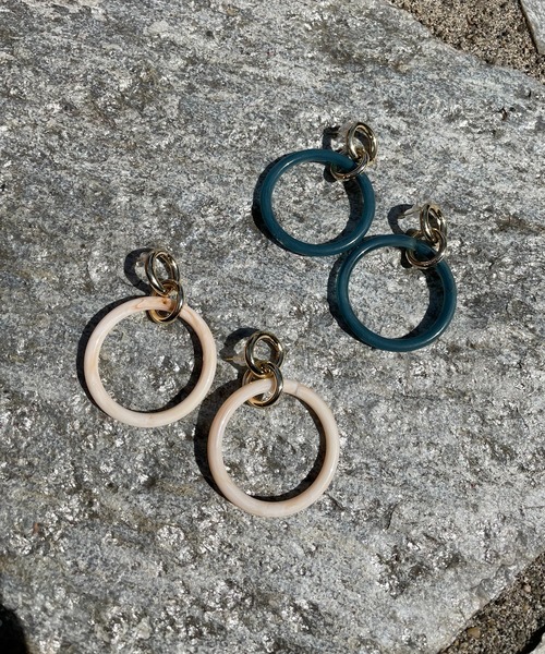 SPIRALGIRL（スパイラルガール）の「マーブルピアス（ピアス（両耳用）・レディース・ベージュ/ブルー・FREE）」の3枚目の写真