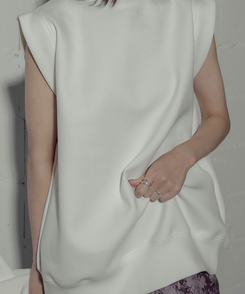 ANOGH(アノフ)の「SHOULDER OPEN SWEAT PO(スウェット・レディース・ブラック/イエロー/ホワイト・FREE)」の11枚目の写真