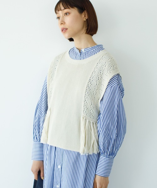 koe（コエ）の「透かし編みフリンジベスト*（ベスト・レディース・ライトカーキ/ホワイト・FREE）」の2枚目の写真