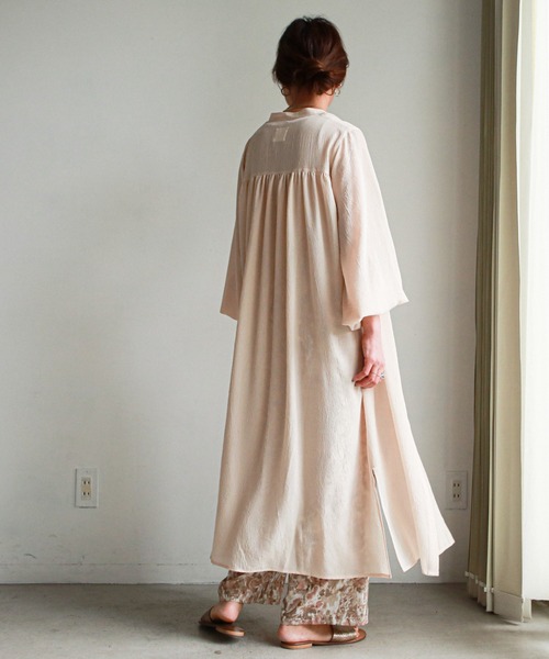 feepur（フェピュール）の「ロングシアーシャツワンピース（シャツワンピース・レディース・ブルーグレー/ラベンダー/ピンクベージュ・MEDIUM）」の22枚目の写真