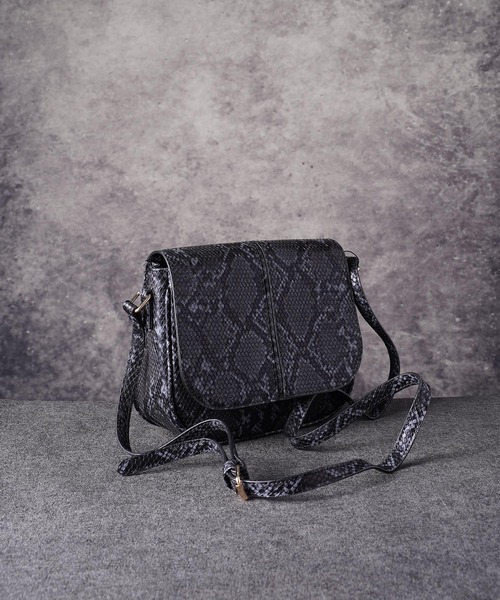 ROVERETO（ロベレート）の「ROVERETO FEGRVT03(ST)（ショルダーバッグ・レディース・キャメル/ブラック/A/B・FREE）」の3枚目の写真