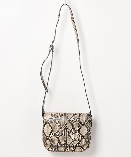 ROVERETO（ロベレート）の「ROVERETO FEGRVT03(ST)（ショルダーバッグ・レディース・キャメル/ブラック/A/B・FREE）」の17枚目の写真