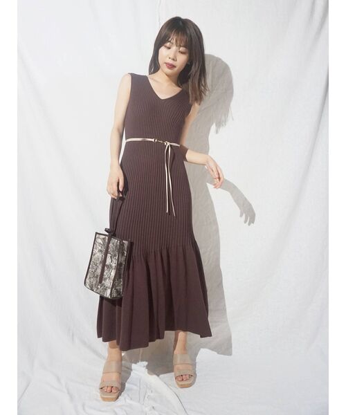 MERCURYDUO（マーキュリーデュオ）の「ベルト付アシメマーメイドリブニットワンピース（ワンピース・レディース・ブラウン/ブルー/ベビーピンク・FREE）」の13枚目の写真