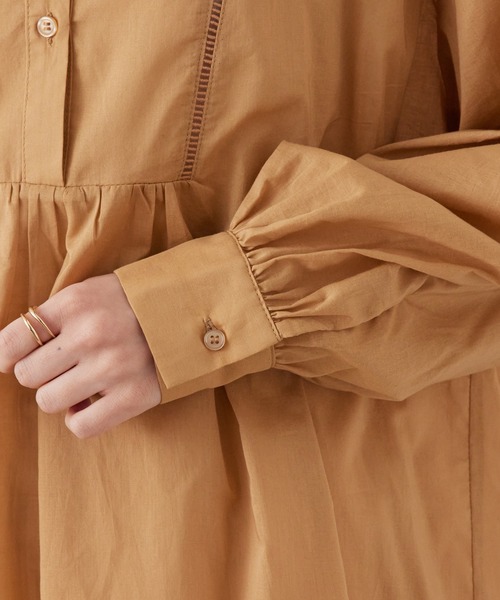 SALON adam et rope'（サロン アダム エ ロペ）の「【WEB限定】[人気アイテムの新作登場！]バックスリットフリルカラーボリューム袖長袖ブラウス（シャツ/ブラウス・レディース・ホワイト/ブラック/キャメル・FREE）」の10枚目の写真