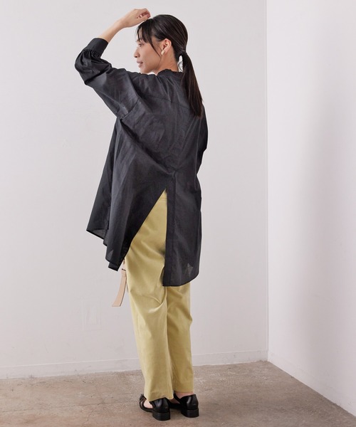 SALON adam et rope'（サロン アダム エ ロペ）の「【WEB限定】[人気アイテムの新作登場！]バックスリットフリルカラーボリューム袖長袖ブラウス（シャツ/ブラウス・レディース・ホワイト/ブラック/キャメル・FREE）」の14枚目の写真