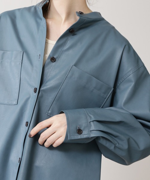 N.（N. Natural Beauty Basic）（エヌエヌナチュラルビューティーベーシック）の「◆フェイクレザーバンドカラーシャツ（シャツ/ブラウス・レディース・ブラック/ナチュラル/グレイッシュブルー・MEDIUM）」の6枚目の写真
