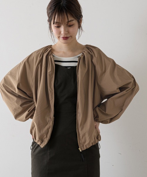 natural couture(ナチュラルクチュール)の「ちょっとモードなたっぷりギャザーブルゾン(ブルゾン・レディース・ブラック/カーキ/ベージュ/ピンク・FREE)」の12枚目の写真