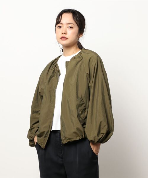 natural couture(ナチュラルクチュール)の「ちょっとモードなたっぷりギャザーブルゾン(ブルゾン・レディース・ブラック/カーキ/ベージュ/ピンク・FREE)」の20枚目の写真