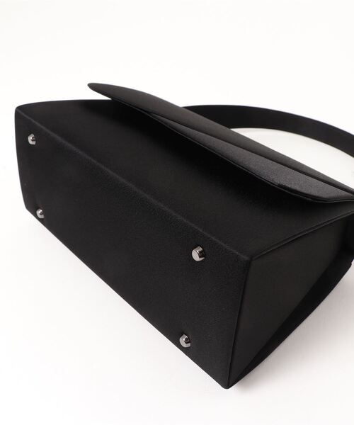 AIMER（エメ）の「【喪服用】斜め切替デザインブラックフォーマルバッグ（ハンドバッグ・レディース・ブラック・FREE）」の4枚目の写真