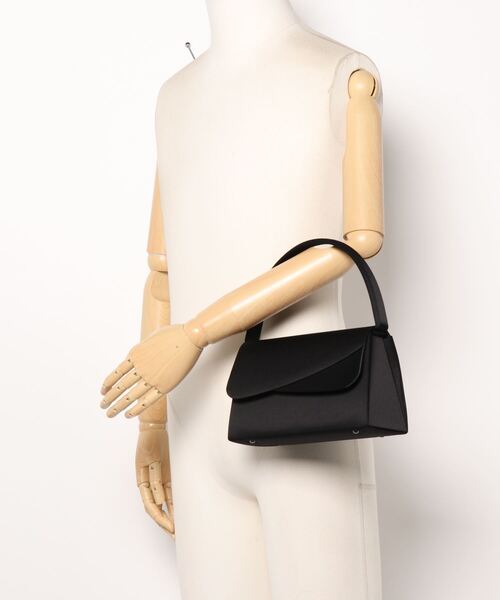 AIMER（エメ）の「【喪服用】斜め切替デザインブラックフォーマルバッグ（ハンドバッグ・レディース・ブラック・FREE）」の3枚目の写真