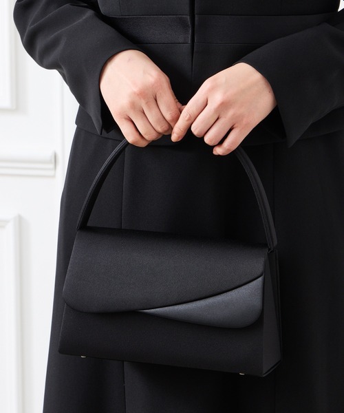 AIMER（エメ）の「【喪服用】斜め切替デザインブラックフォーマルバッグ（ハンドバッグ・レディース・ブラック・FREE）」の11枚目の写真