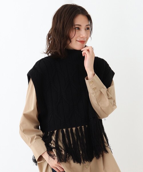 SHOO・LA・RUE（シューラルー）の「◆フリンジバルキーケーブルニットベスト（ベスト・レディース・ブラック/グリーン/ナチュラル・02/03）」の2枚目の写真
