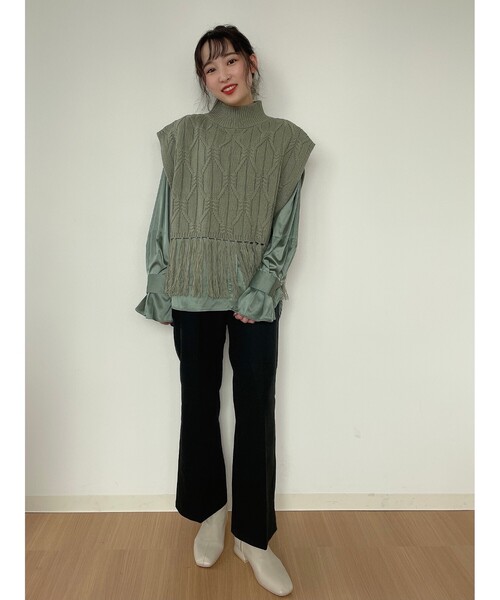 SHOO・LA・RUE（シューラルー）の「◆フリンジバルキーケーブルニットベスト（ベスト・レディース・ブラック/グリーン/ナチュラル・02/03）」の8枚目の写真