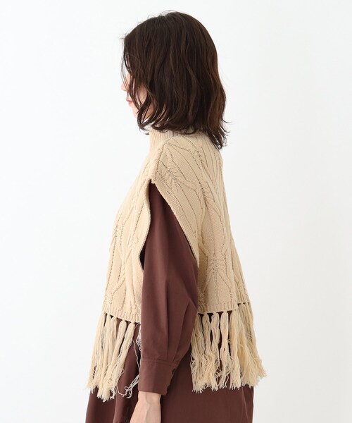 SHOO・LA・RUE（シューラルー）の「◆フリンジバルキーケーブルニットベスト（ベスト・レディース・ブラック/グリーン/ナチュラル・02/03）」の11枚目の写真
