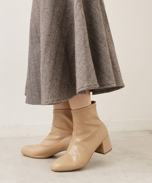 one after another NICE CLAUP(ワンアフターアナザーナイスクラップ)の「ストレッチショートブーツ(ブーツ・レディース・オフホワイト/ブラック/ベージュ・SMALL/MEDIUM/LARGE)」の3枚目の写真