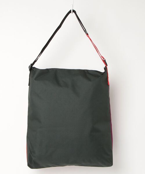 Levi's（リーバイス）の「OVERSIZED CARRY-ALL バッグ（ショルダーバッグ・メンズ・グリーン・OS）」の3枚目の写真
