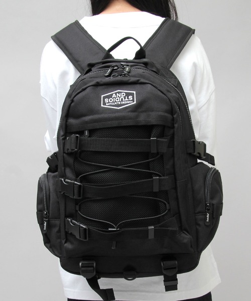 Satellite（サテライト）の「【 Satclrite / サテライト 】 And Studios THE DAY ザ デイ / 防水素材 ボードストラップ バックパック / リュックサック / 25リットル / キャリーオンバッグ（バックパック/リュック・メンズ・ブラック系その他/ブラック・FREE）」の2枚目の写真